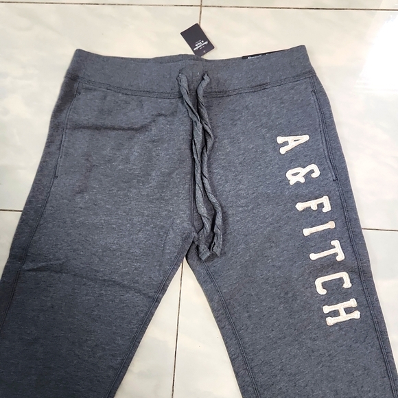 New Abercrombie and Fitch Slim Straight sweatpants size Medium - Picture 2 of 4
